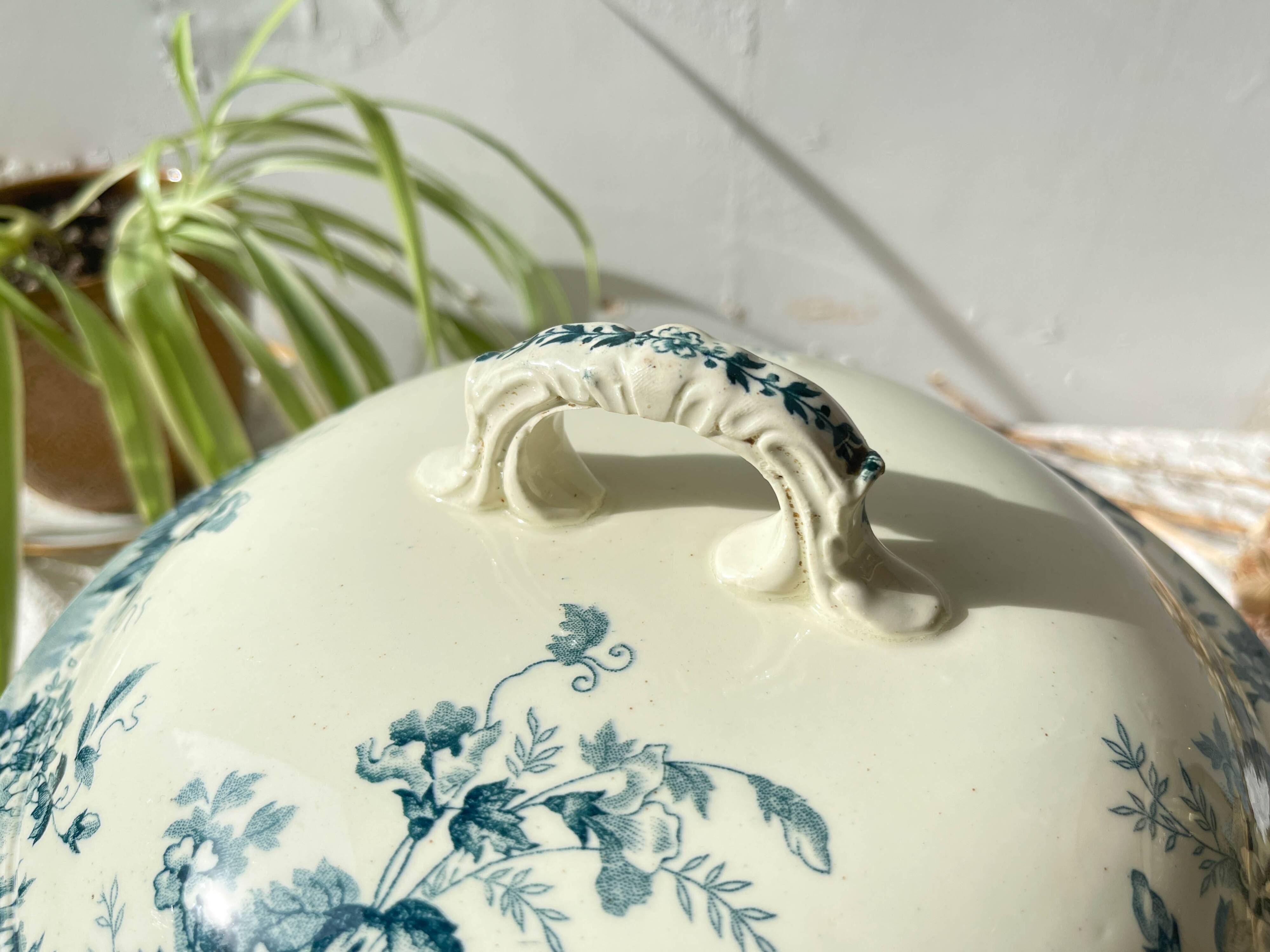 Vintage tureen Terre de fer bleu Saint Amand & Hammage model “Marie-Louise”