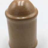 Ceramic salt shaker and pepper shaker