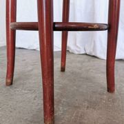 Tabouret de pub irlandais vintage : assise en cuir vert, bois courbé, style Thonet