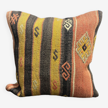 Traditional Design Pillow