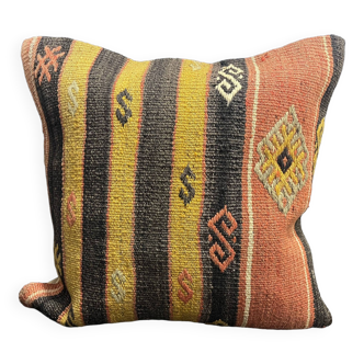 Traditional Design Pillow