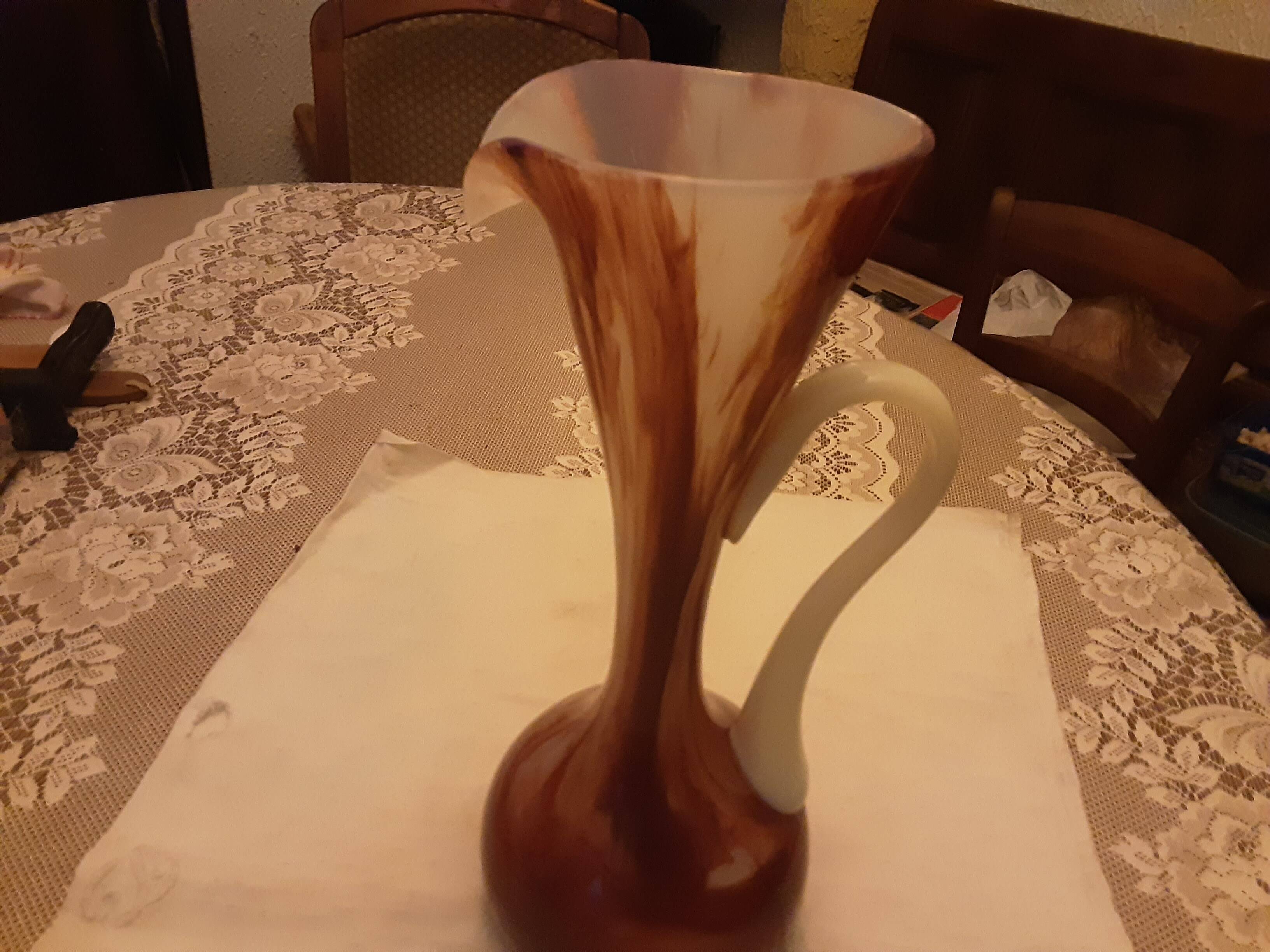 MURANO GLASS VASE WITH A SPOUT
