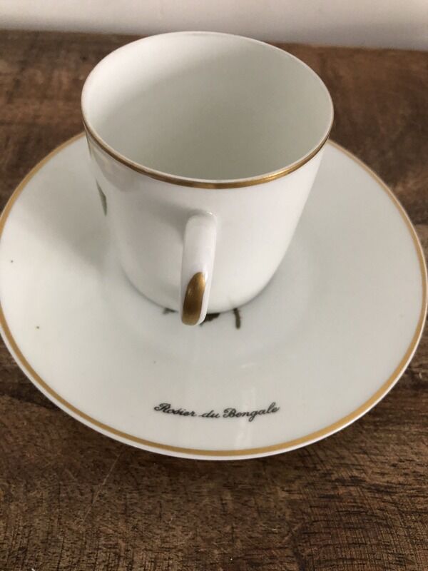 Old coffee cup with saucer / pettie plate