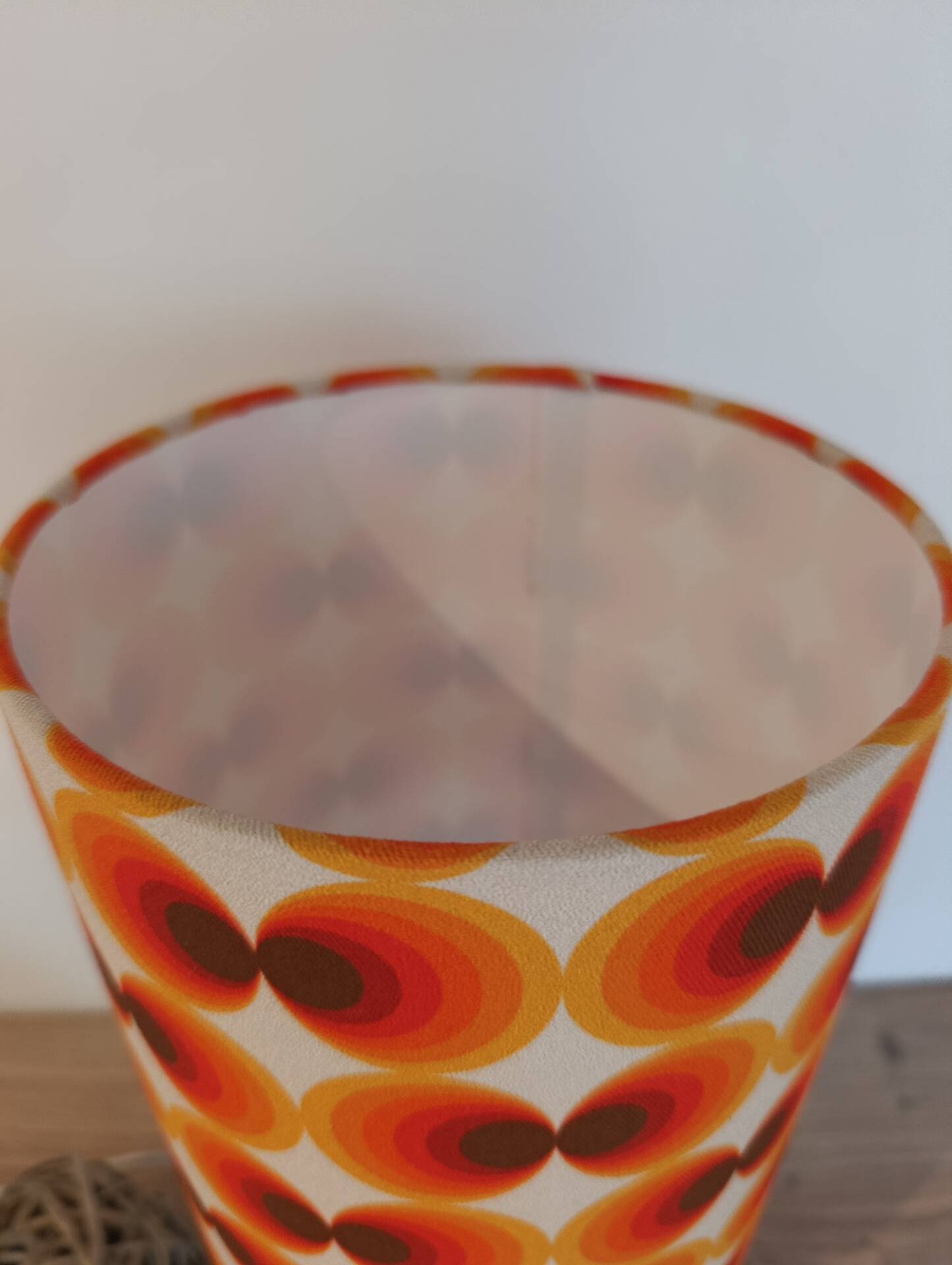 Table lamp in a seventies style | orange psychedelic round lampshade