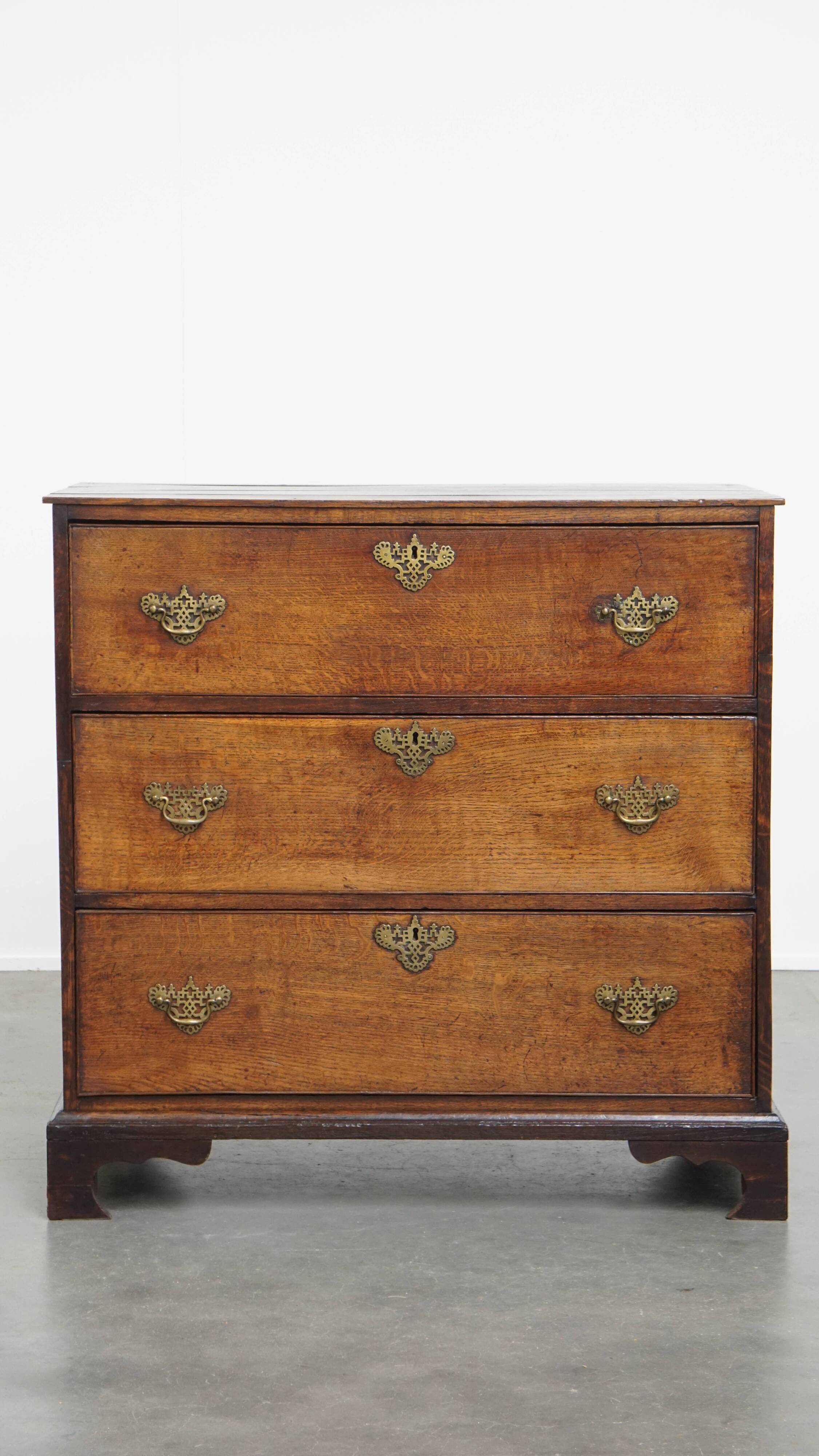 Commode anglaise ancienne du XVIIIe siècle à 3 tiroirs