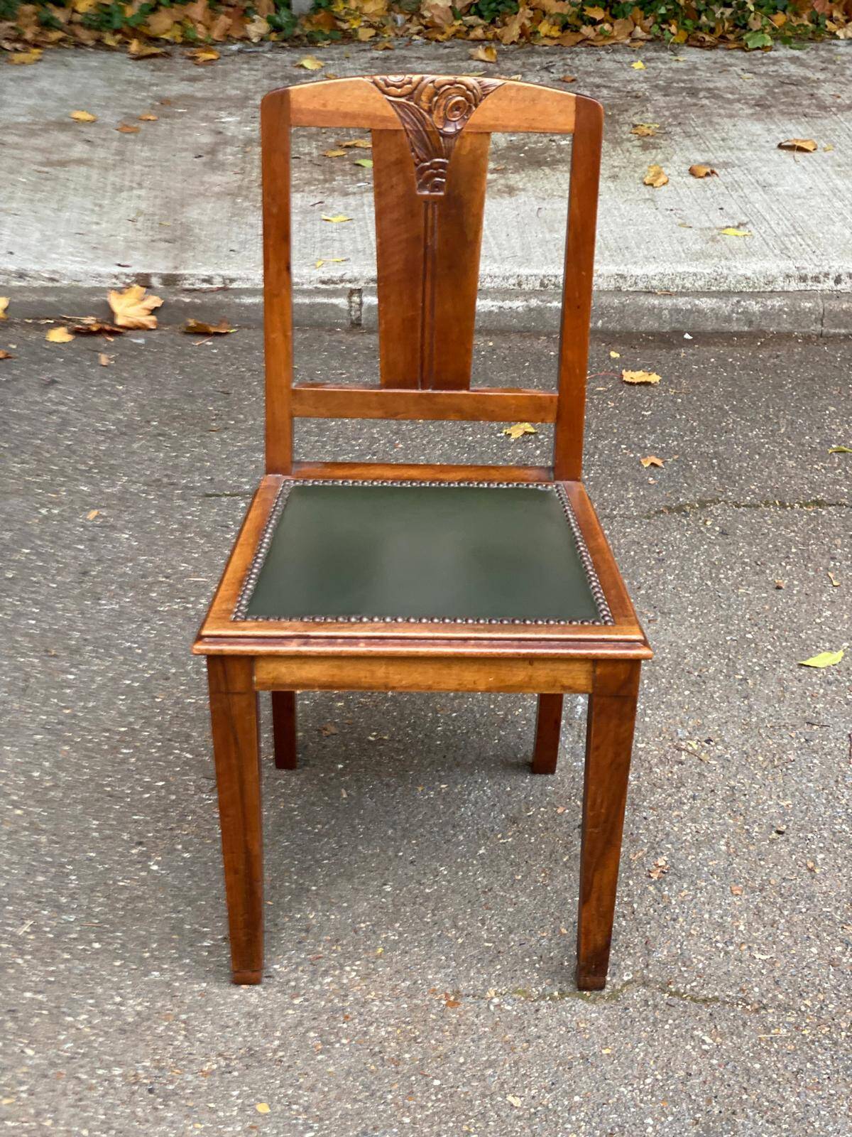 Art Deco chair in solid oak wood and green leather