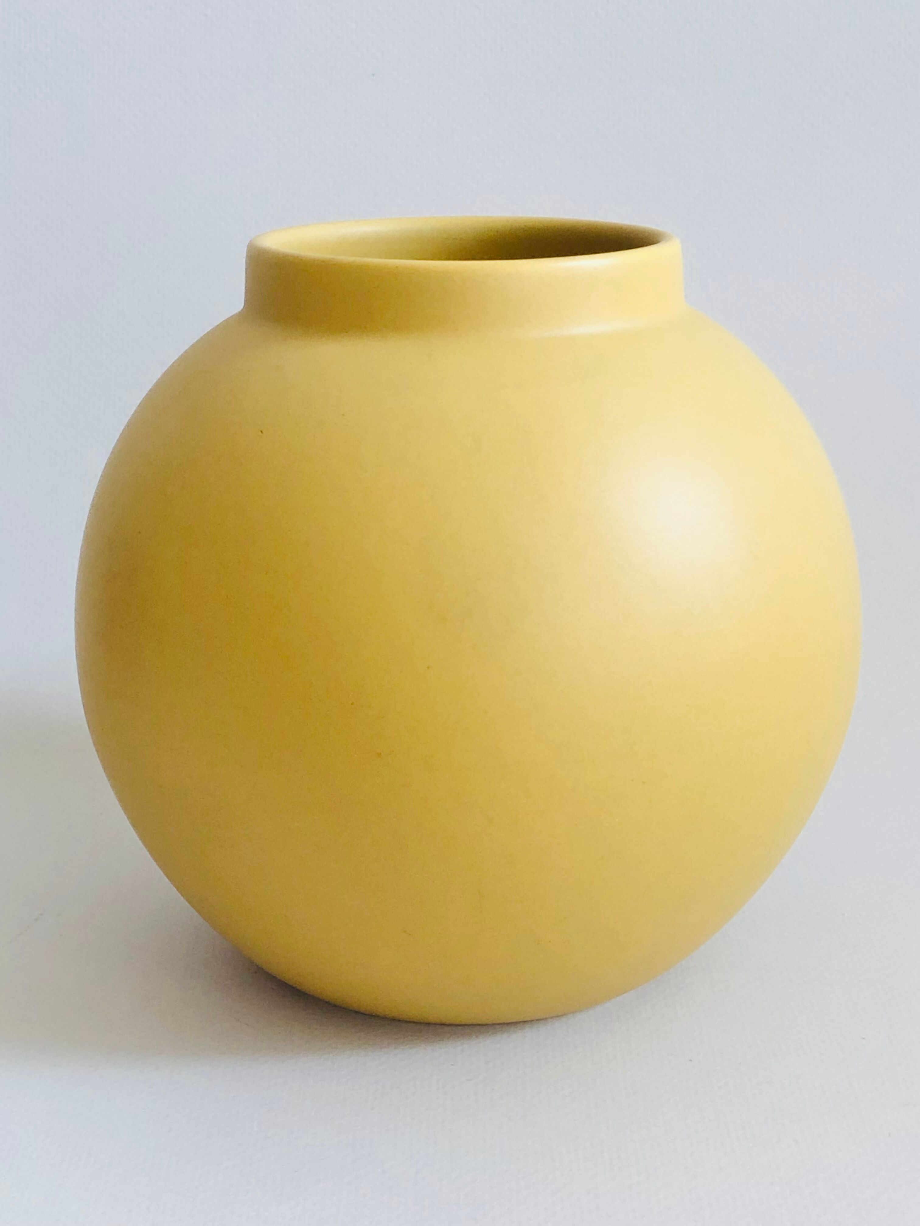 Vintage ball vase in matt ceramic H14cm
