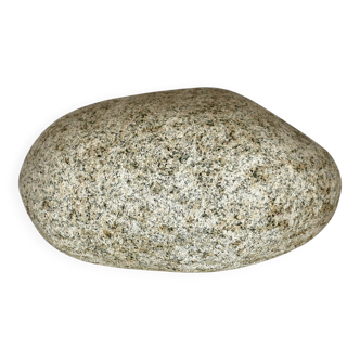 A lamp in the shape of a pebble.