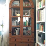 Nice window in pine, with a nice rounded shape