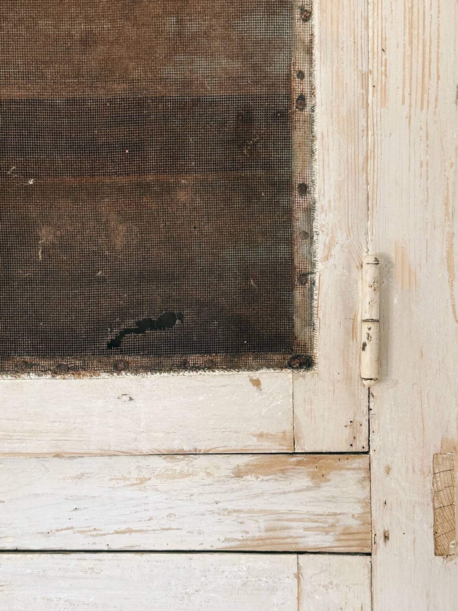 Buffet, vaisselier en bois patiné écru