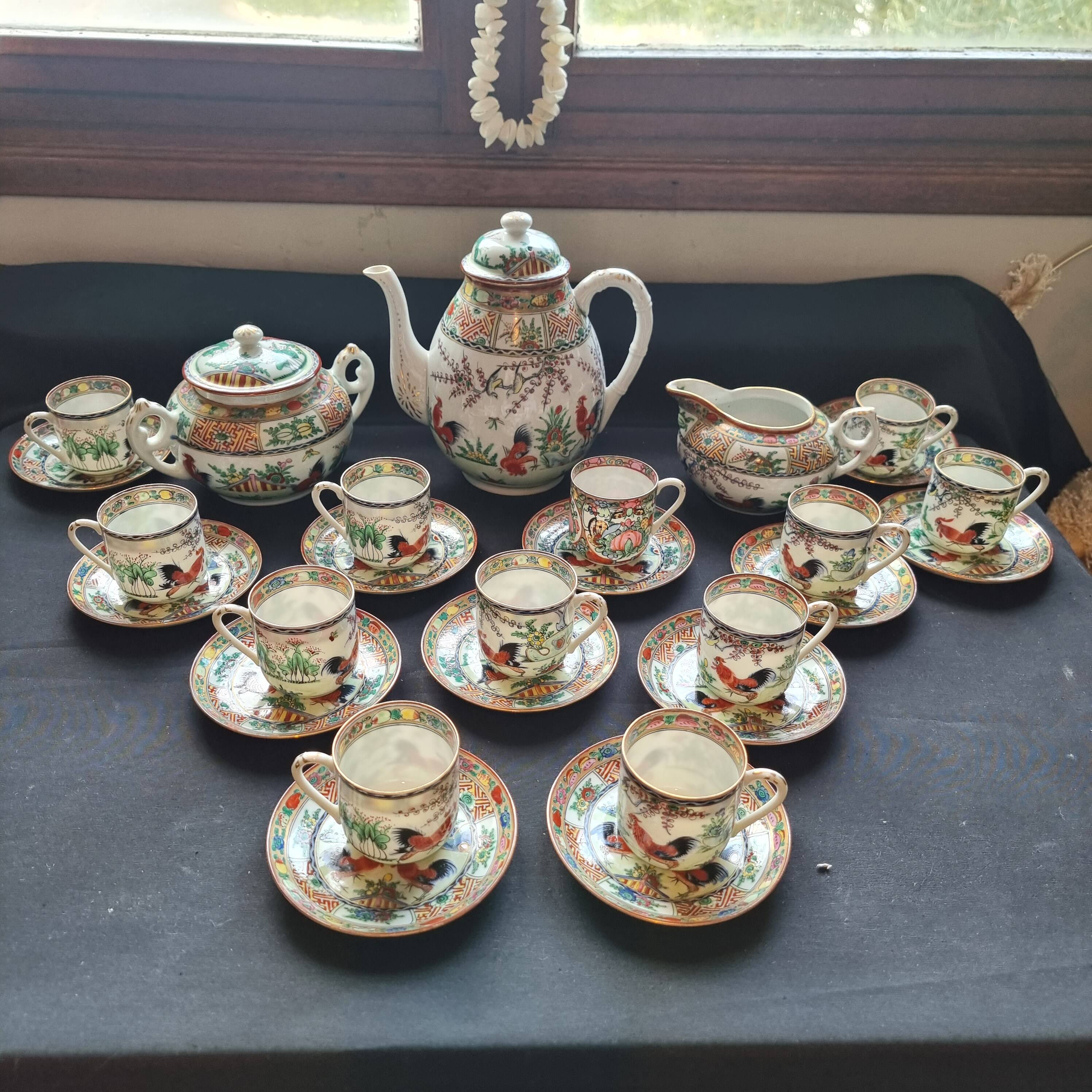 Exclusive vintage treasure: 26-piece Macau porcelain coffee service
