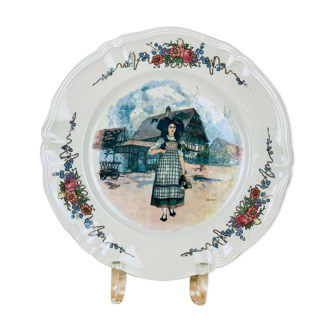 Round obernai dish in Sarreguemines earthenware, signed Loux