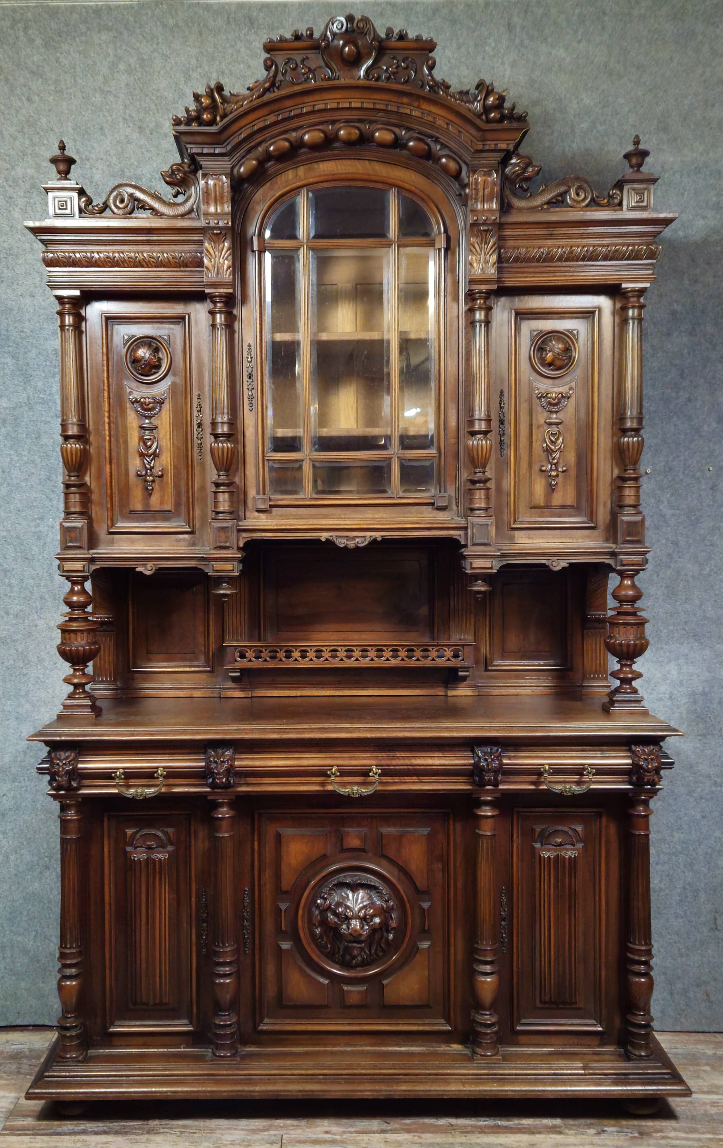 buffet - richly carved antique display cabinet - Renaissance / 19th century style