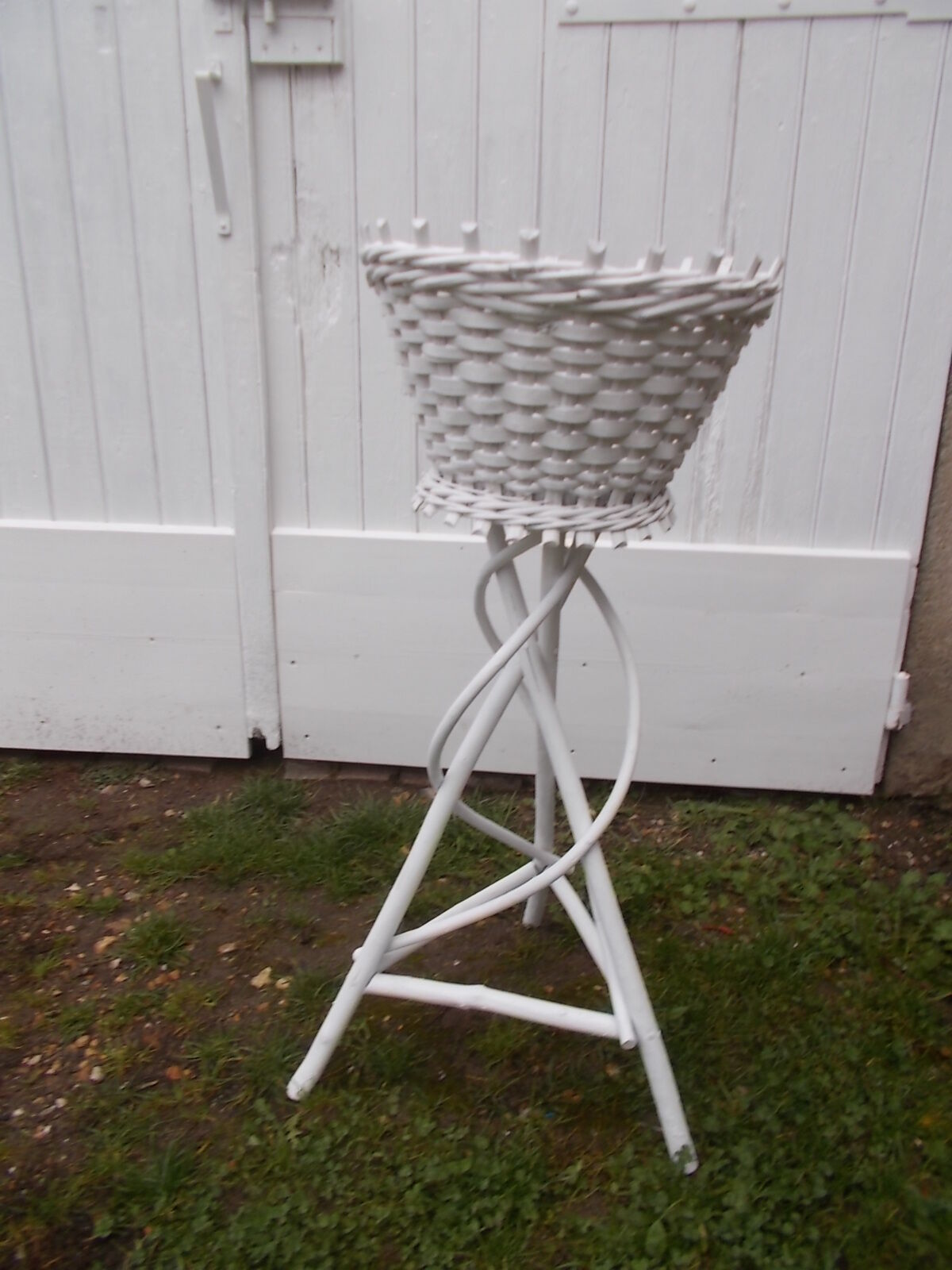 Willow cache pot