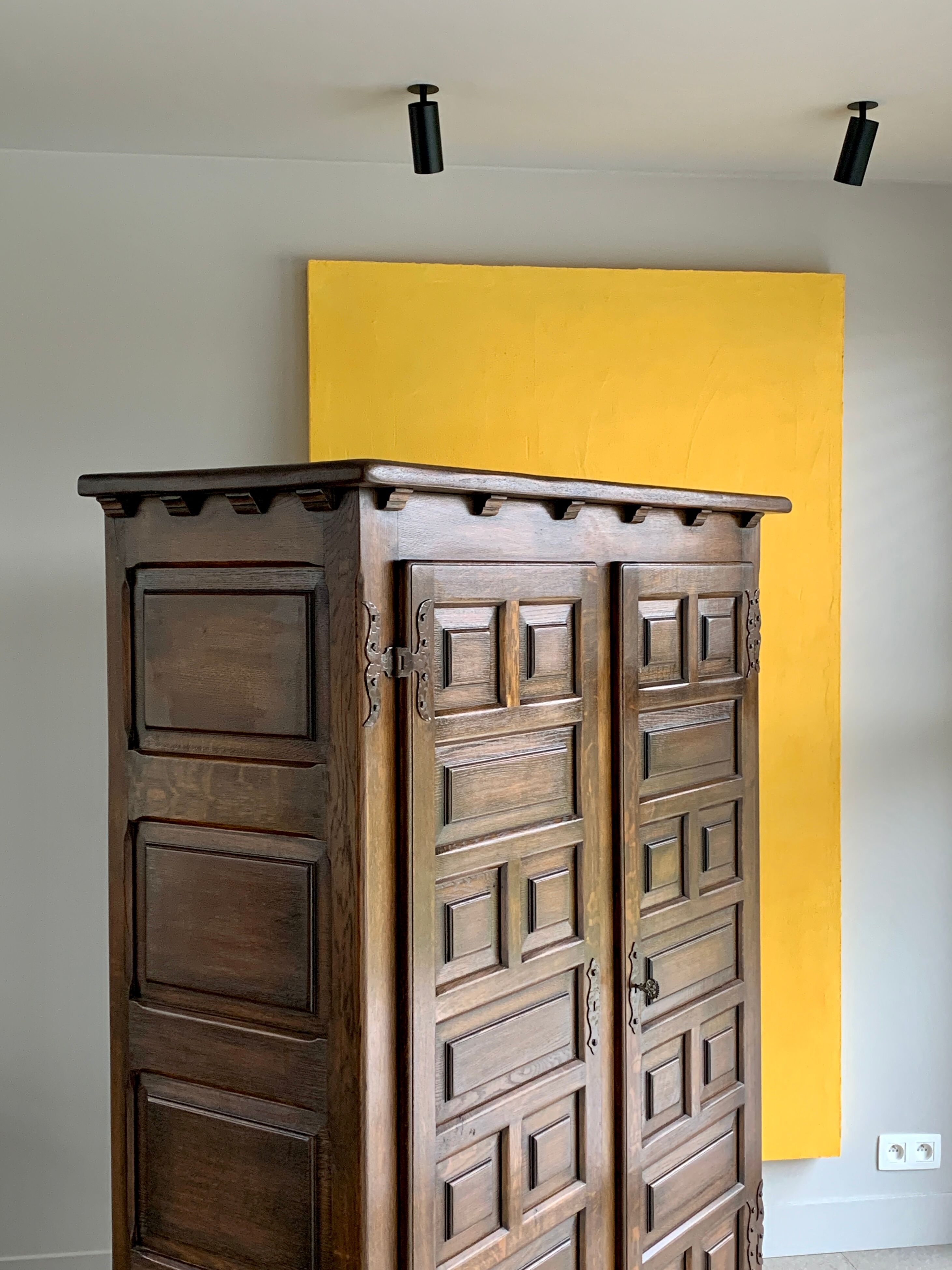 Spanish brutalist cabinet in solid oak, 1940s