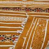Tapis petite taille fait main traditionnel 114x64cm