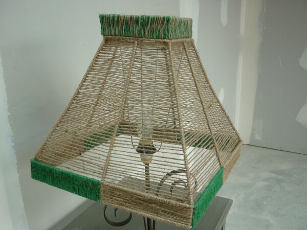 Abat-jour pyramide en fil de jute bistre et vert