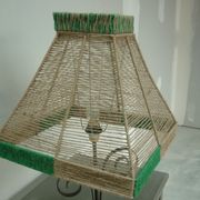 Abat-jour pyramide en fil de jute bistre et vert