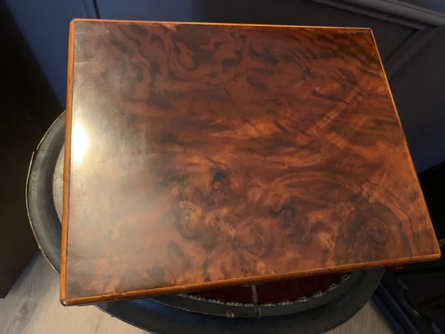 Magnificent liqueur cabinet made of burl wood, with a key and compartments - vintage.