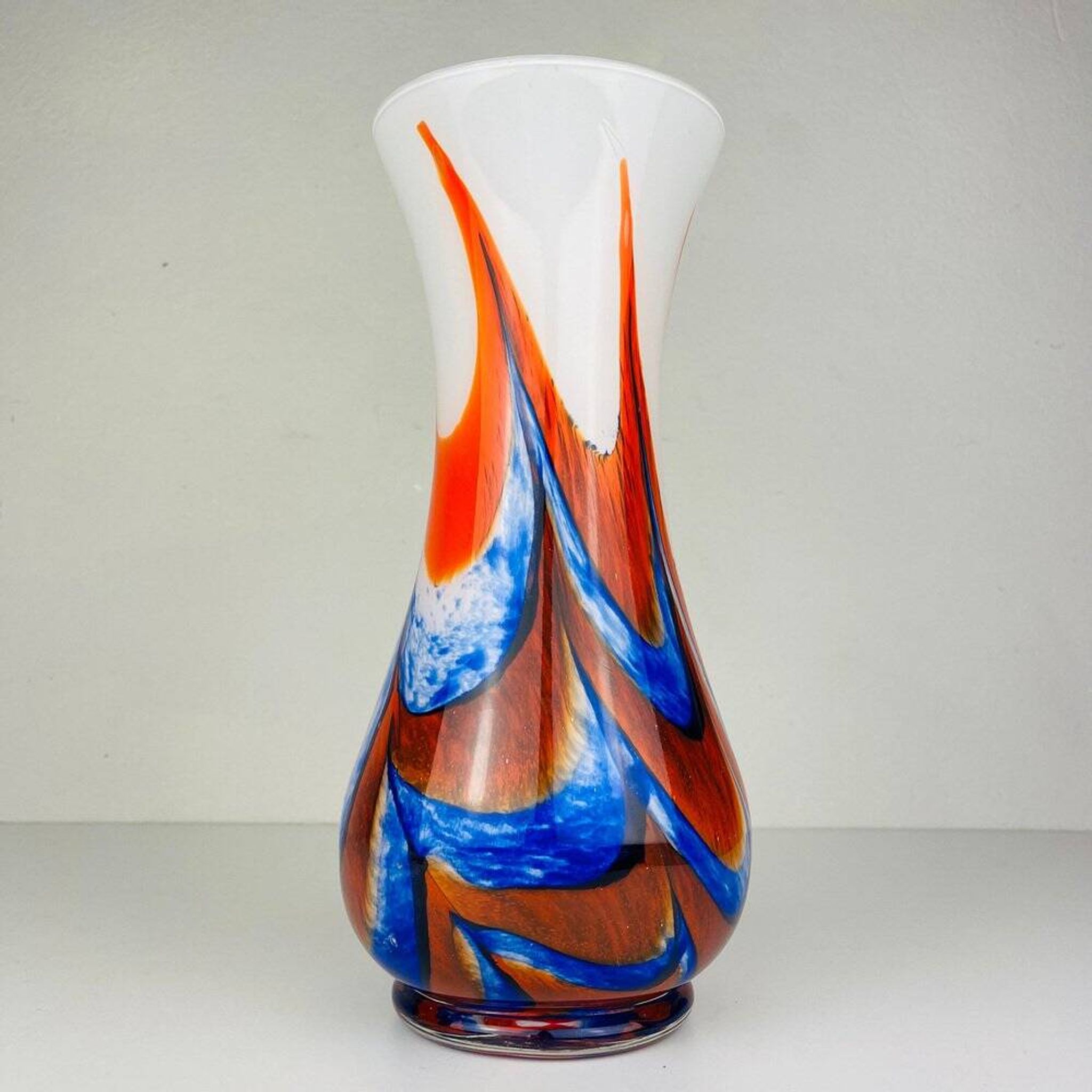Hand-cut Murano glass vase by Carlo Moretti, Italy, 1970s.