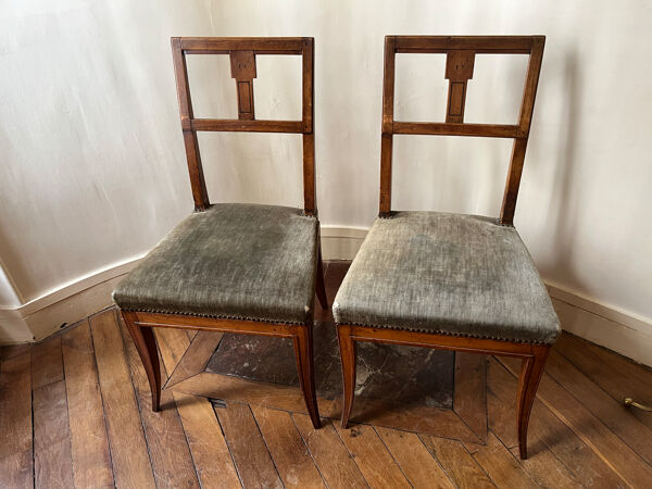 Paire de chaises Directoire en noyer, fin XVIIIe