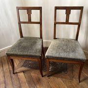 Paire de chaises Directoire en noyer, fin XVIIIe
