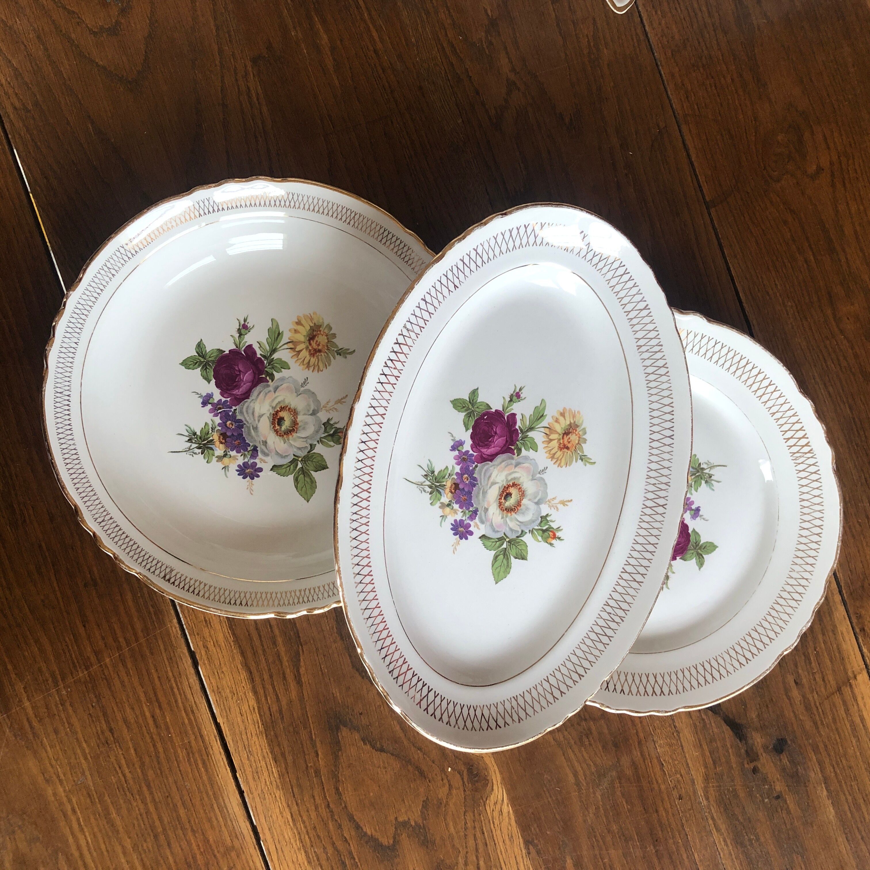 3 oval, round and hollow dishes Moulin des Loups