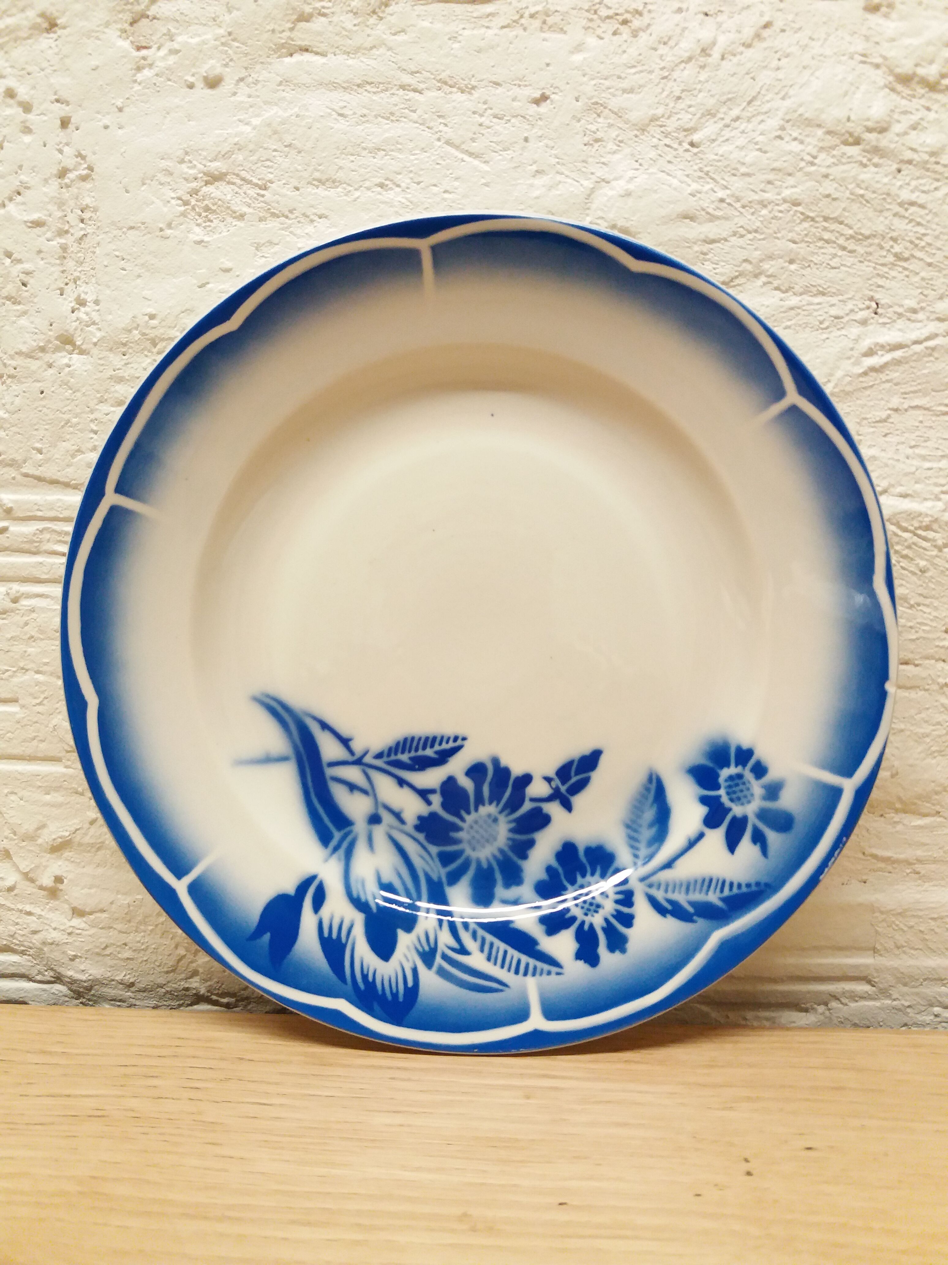 Pair plates flat blue flowers