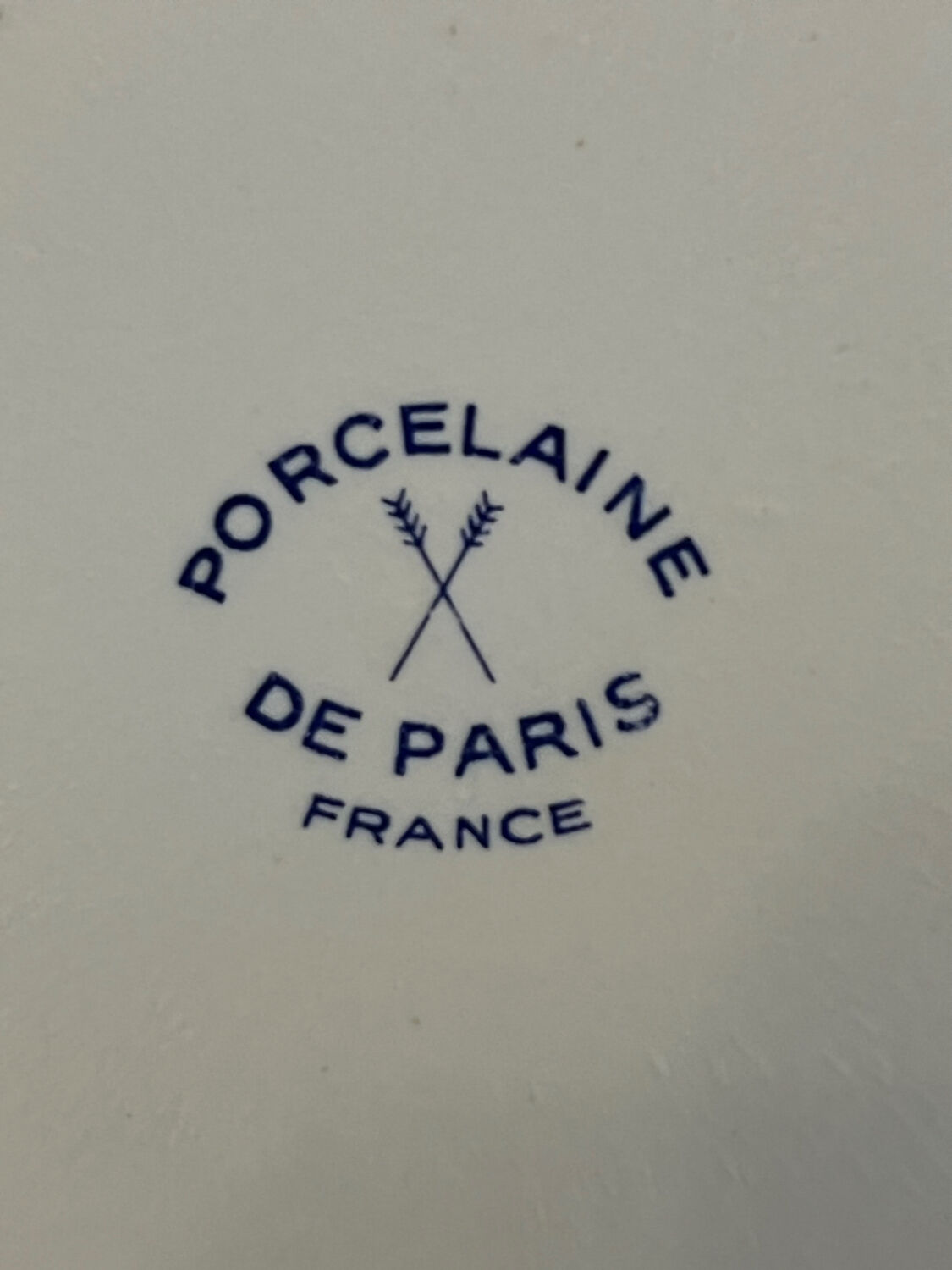 Set of 4 porcelain dishes from Paris