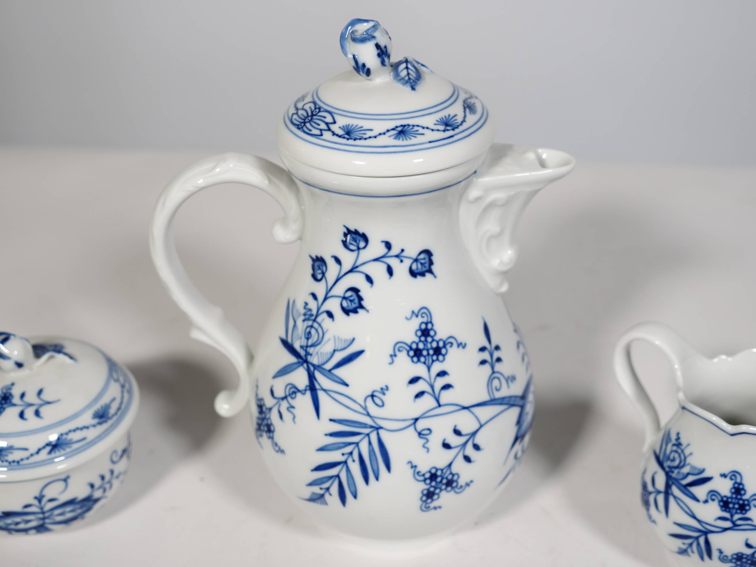 Porcelain Coffee and Tea Service by Meissen in Onion Pattern Decor, 1960s