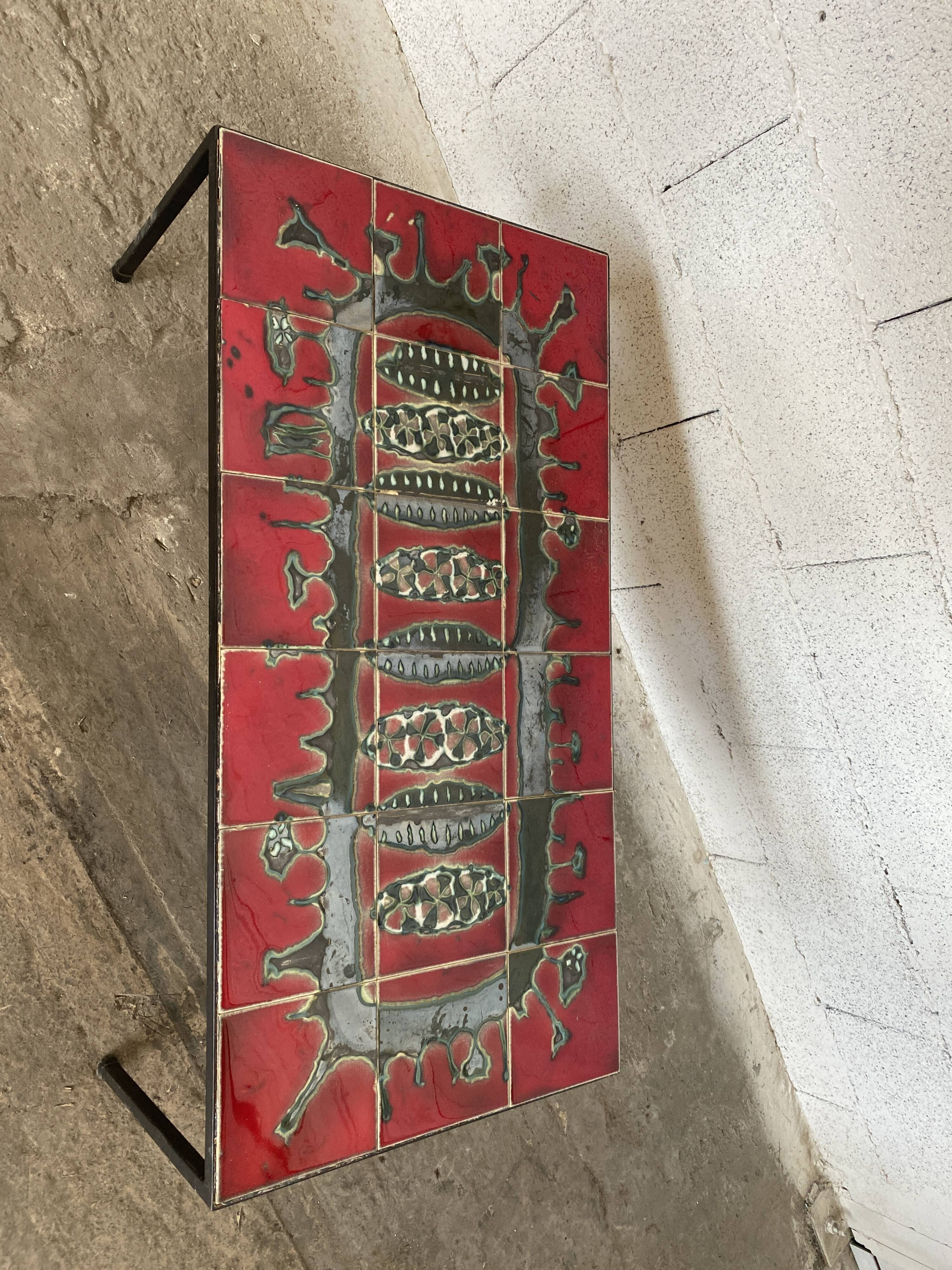 Table basse en ceramique et métal 1960 dans le goût de Roger Capron