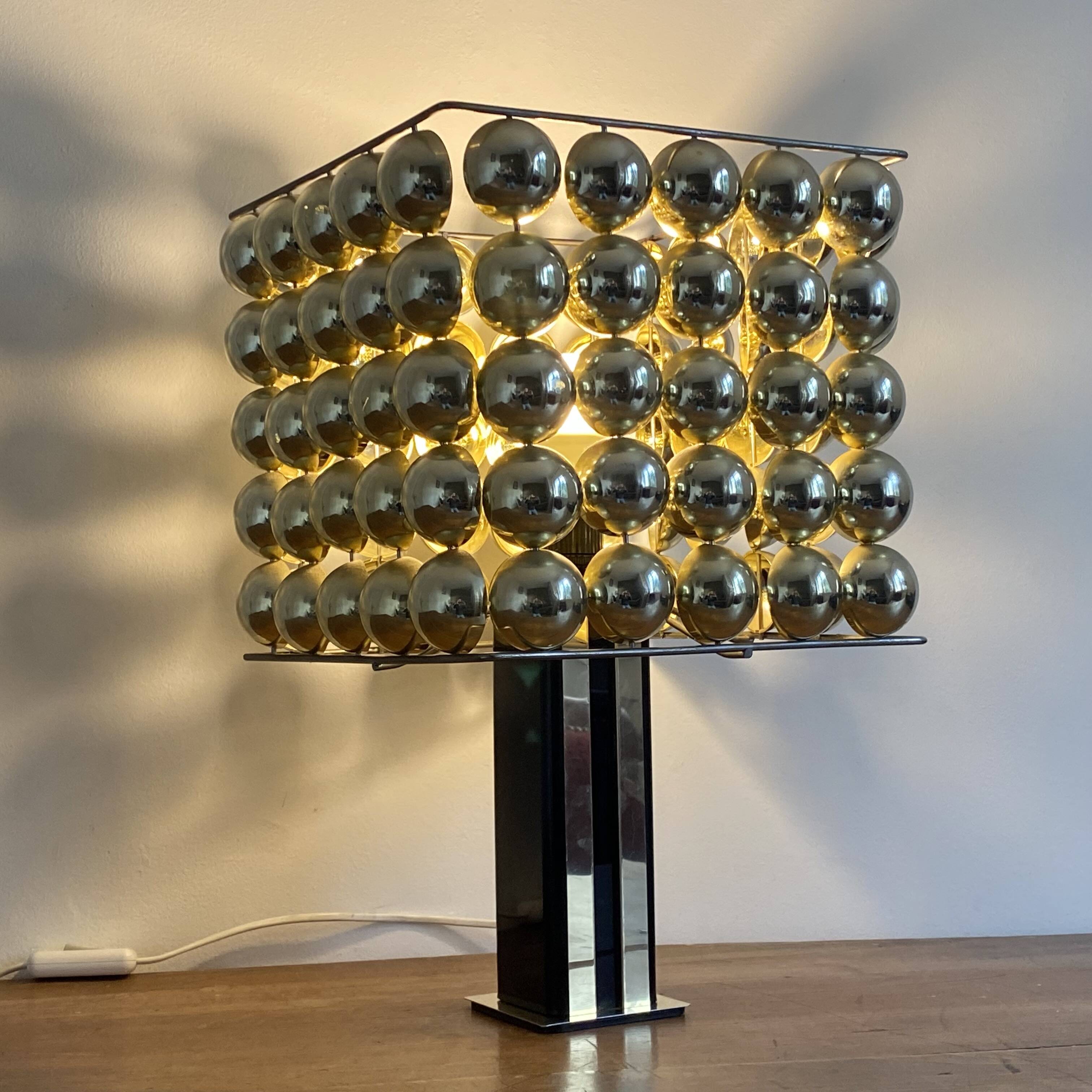 Kinetic lamp. 1970. Plexiglass. Space age.