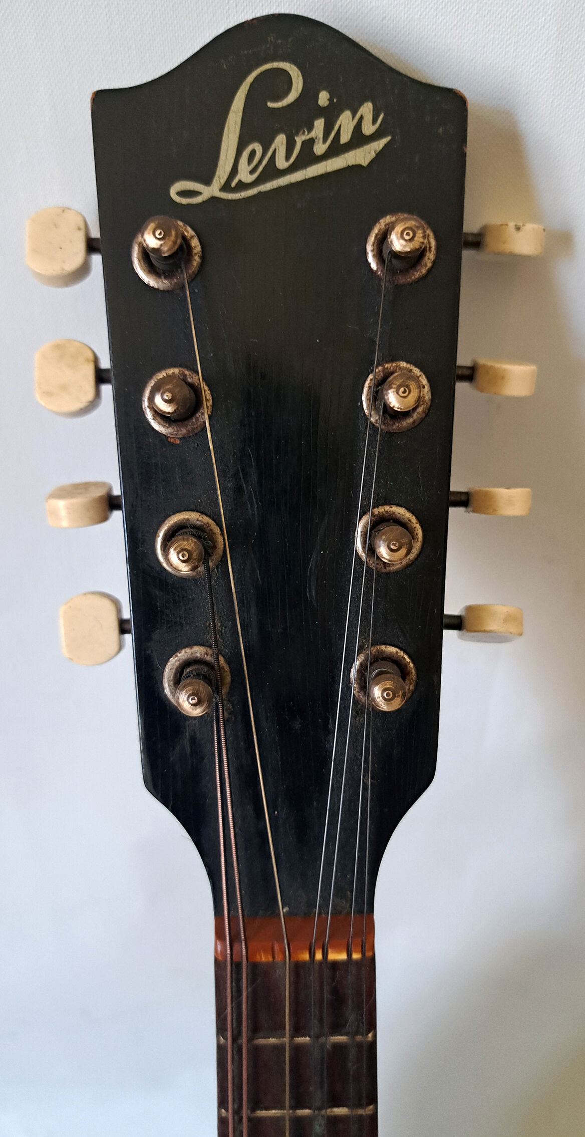 Levin high-end antique mandolin with flat bottom