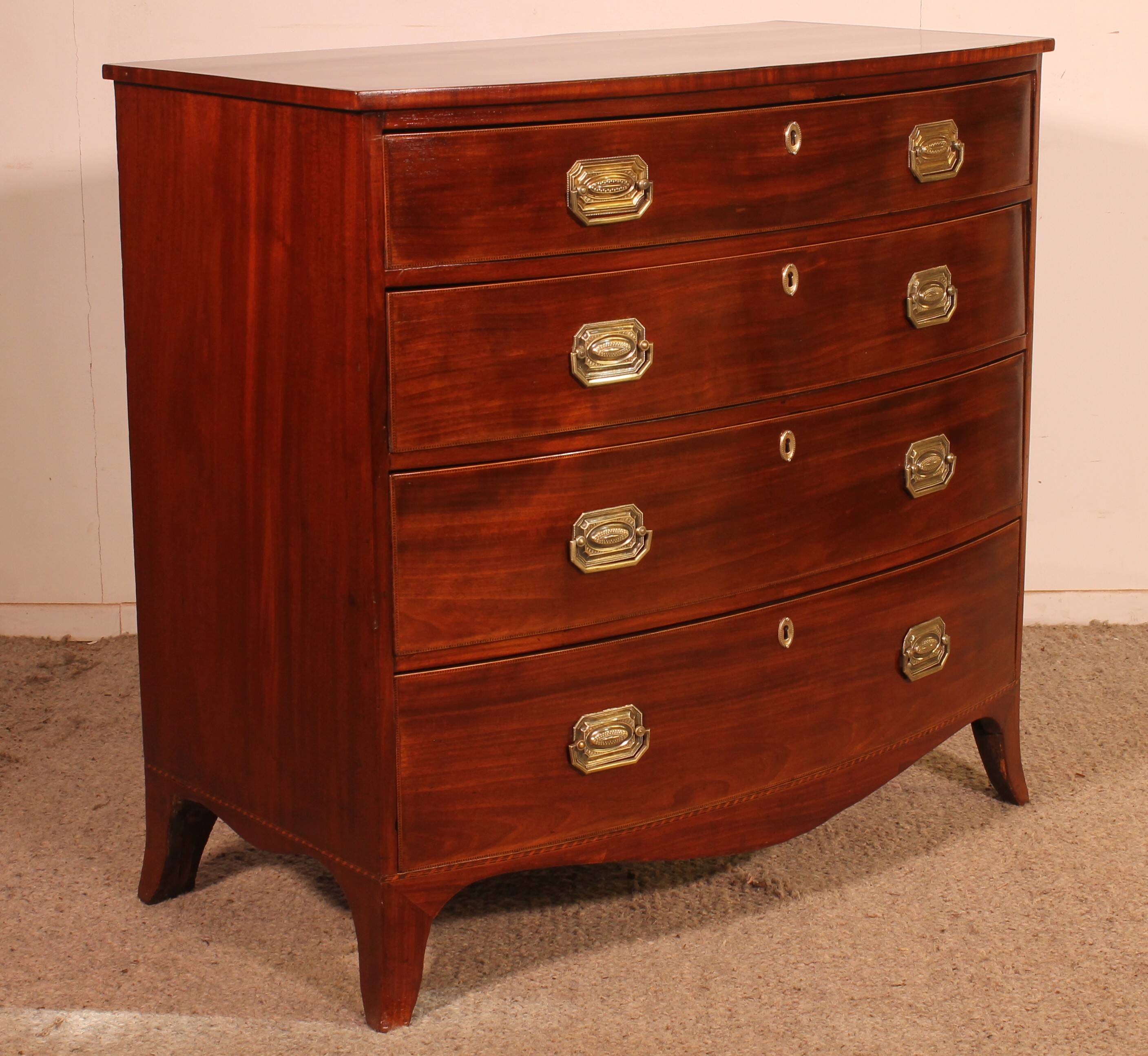 Commode bombée en acajou et incrustations, circa 1800