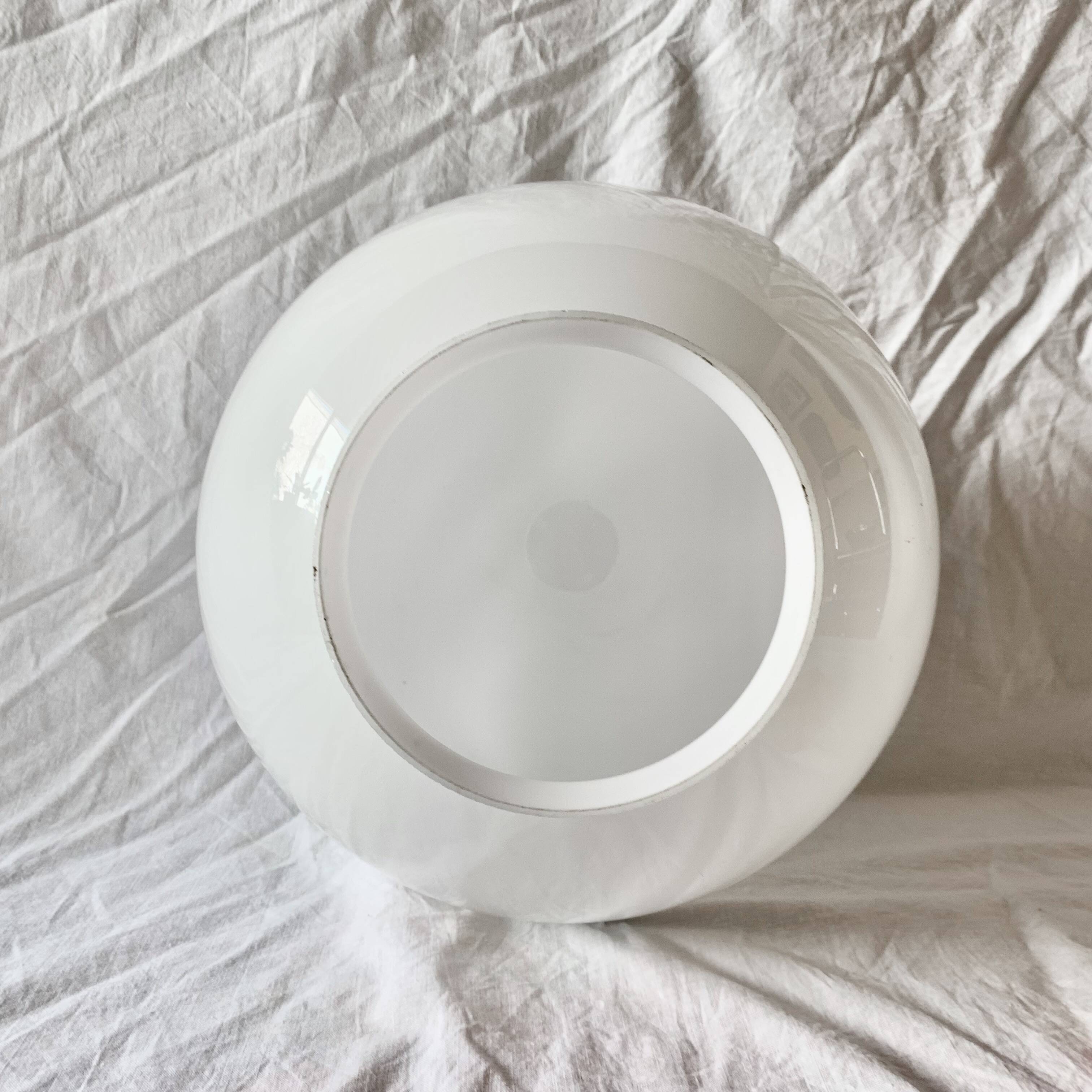 Globe boule vintage en opaline blanche - 28 cm