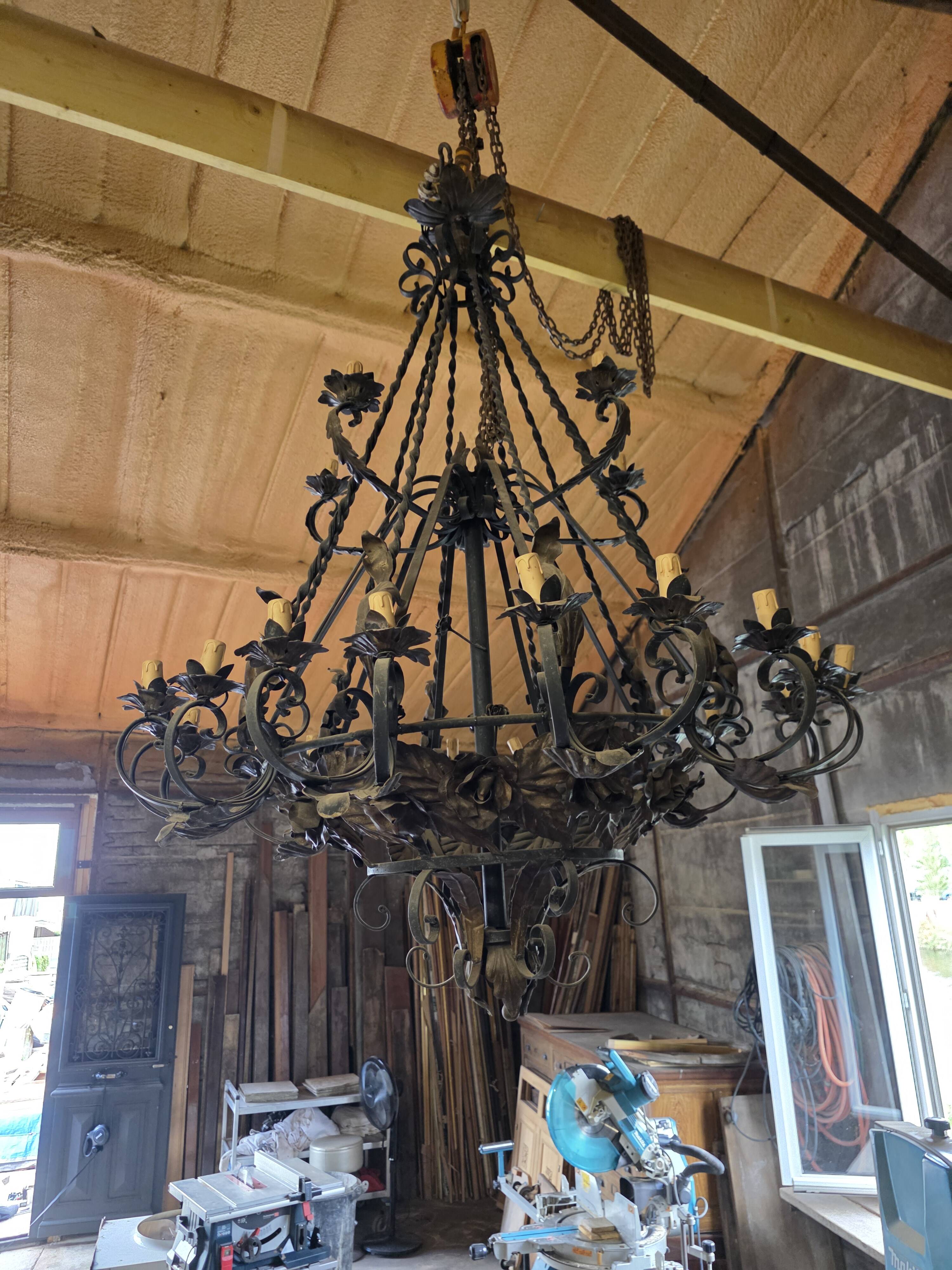 Lustre en fer forgé ( grand modèle) 170 × 120 cm