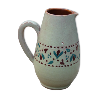 Vernified sandstone pitcher