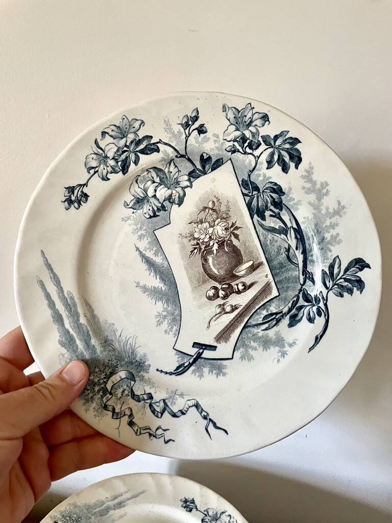 Set of 12 plates Terre de Fer, model Cartels, Creil & Montereau, 1900