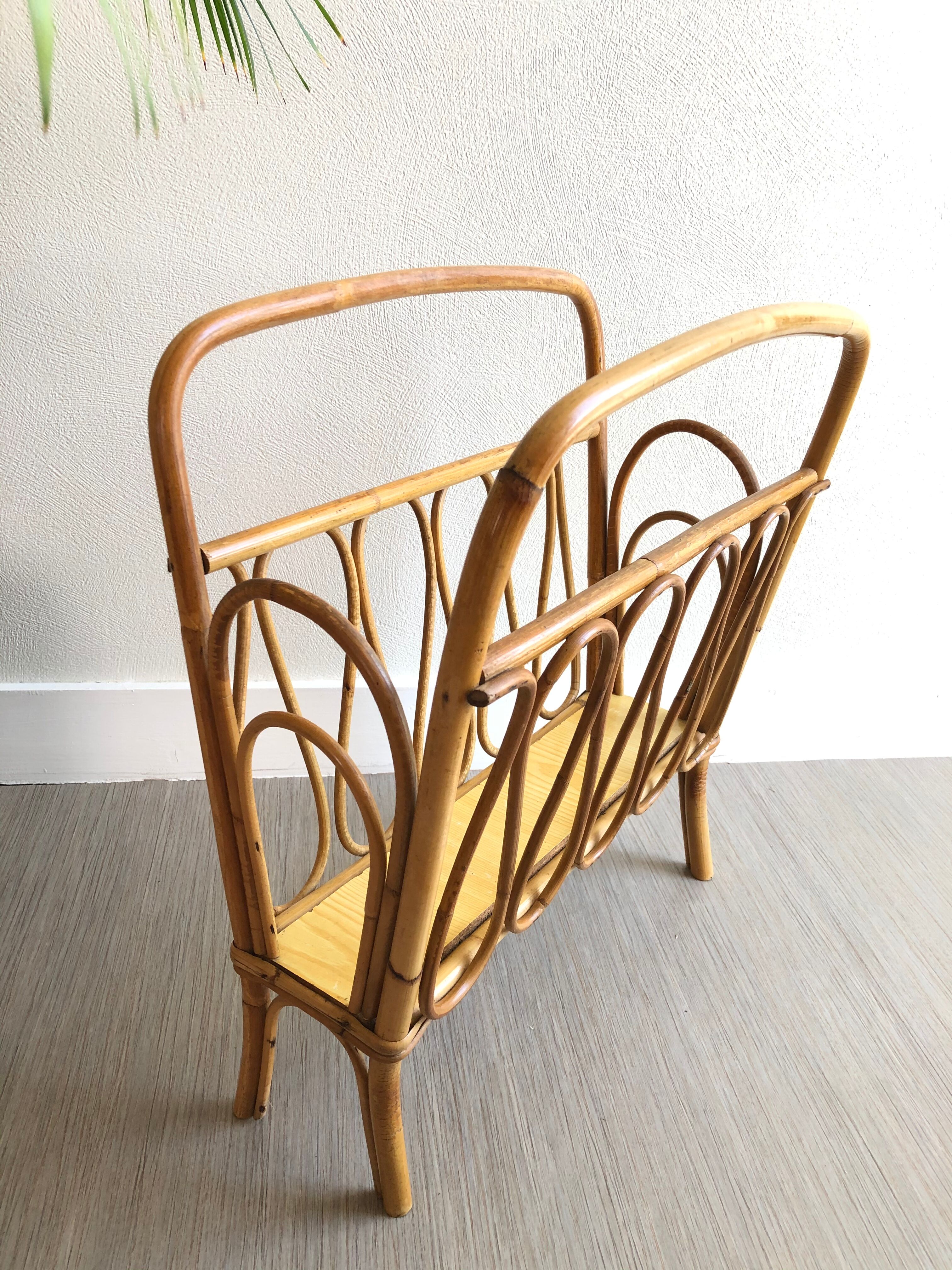 Ratin magazine holder