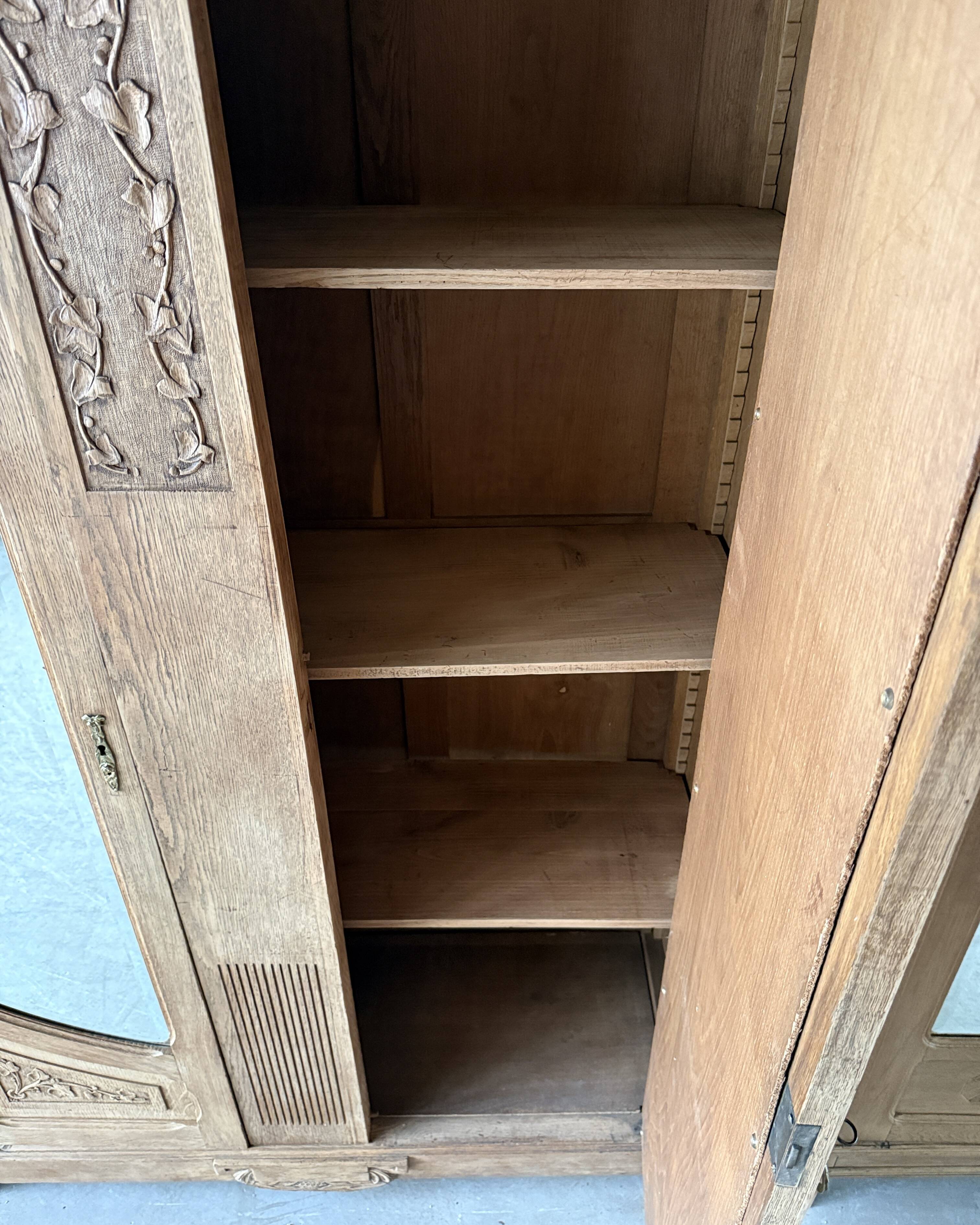 Large Art Nouveau wardrobe in solid oak (renovated)