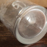 Carafe en verre soufflé, ciselé