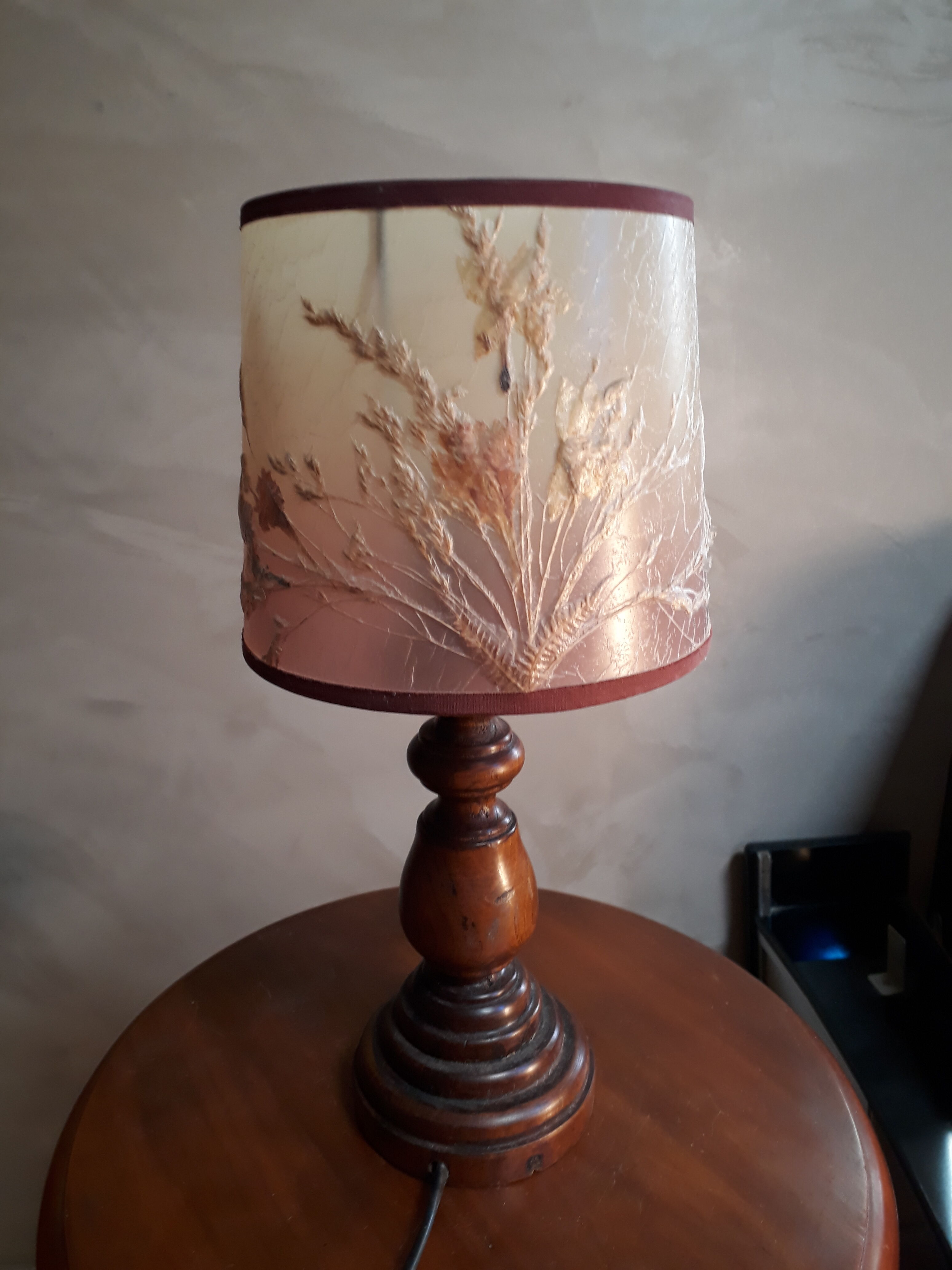 solid wood foot lamp and day offal flowers and wild gramine 1970s