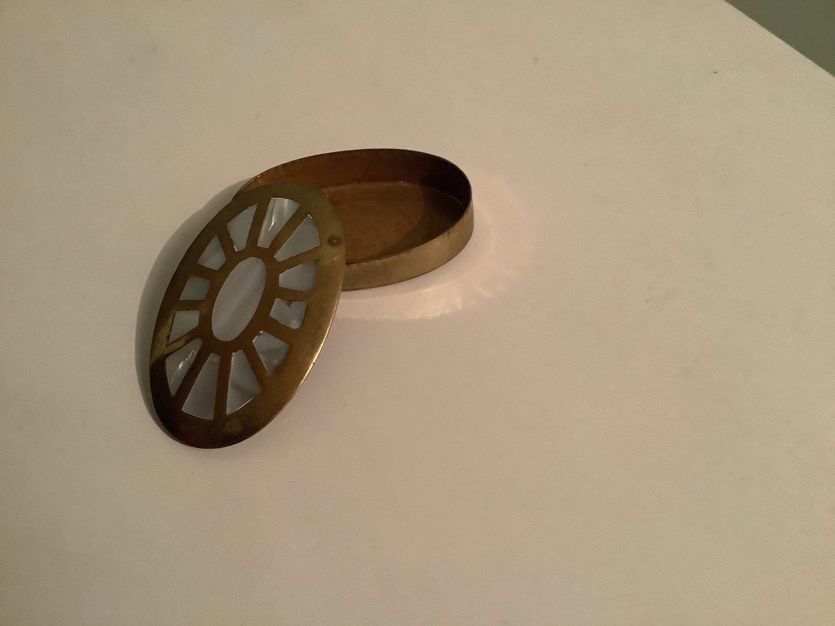 Box made of mother-of-pearl and brass