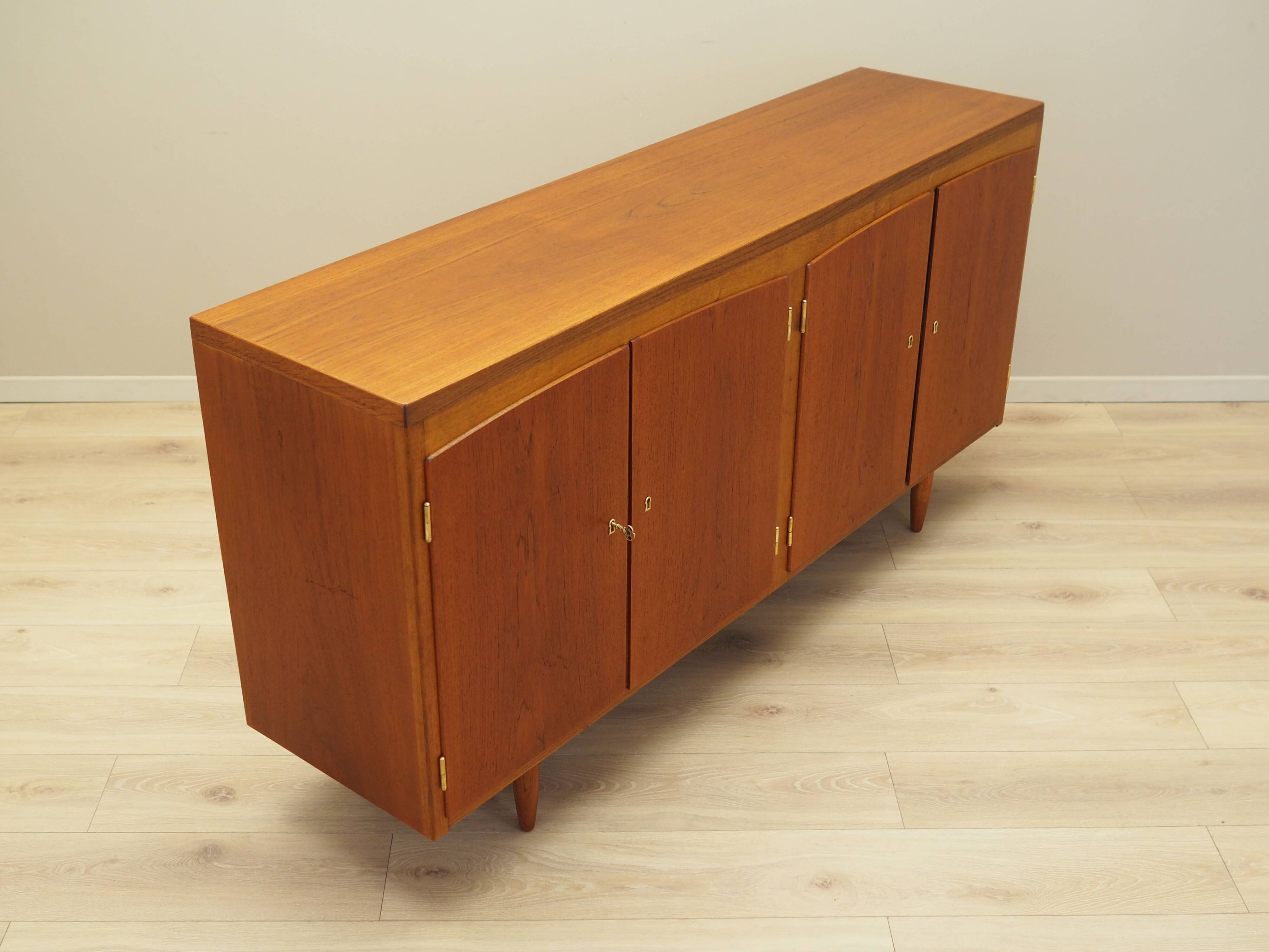 Buffet en teck, design danois, années 1960, production : Danemark