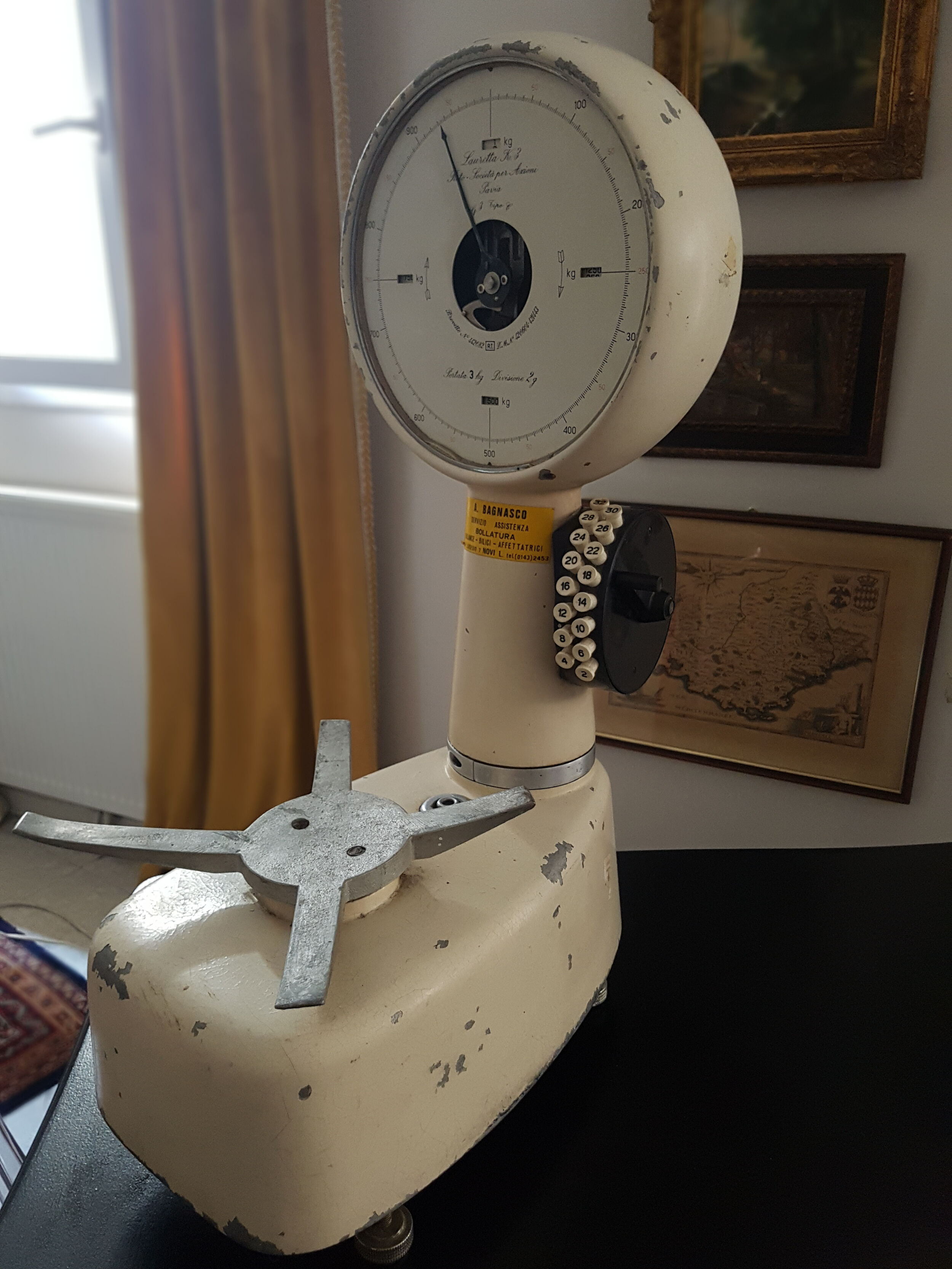 Former Italian grocer's scale