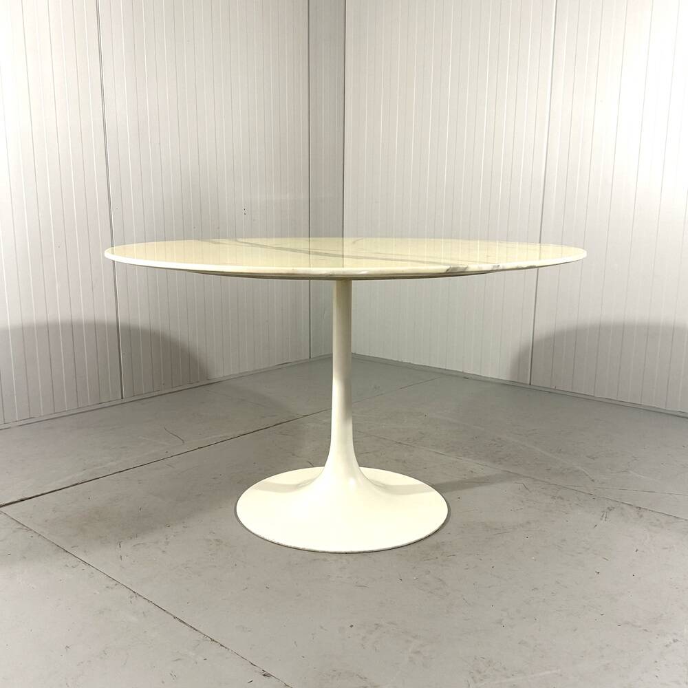 Round marble dining table with tulip foot 1960’s
