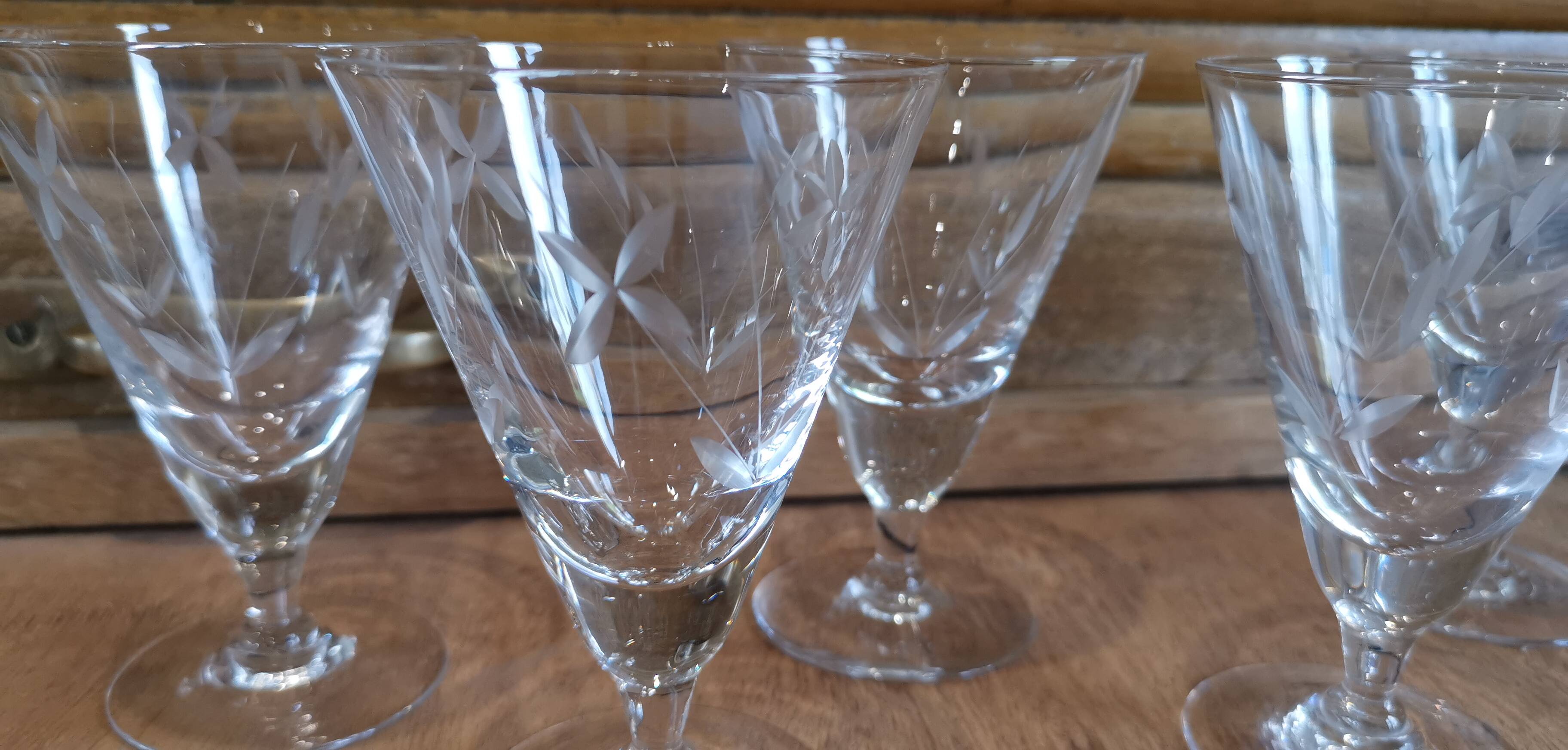6 old stemmed glasses in chiseled blown glass 60/70