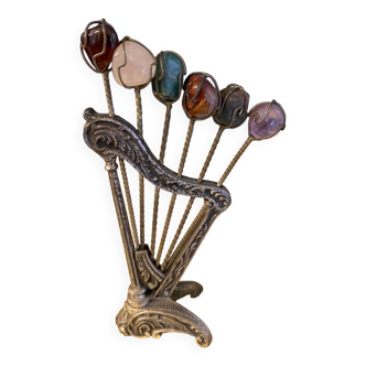 Vintage display with tapas biorneaux sticks in the shape of a harp with beads