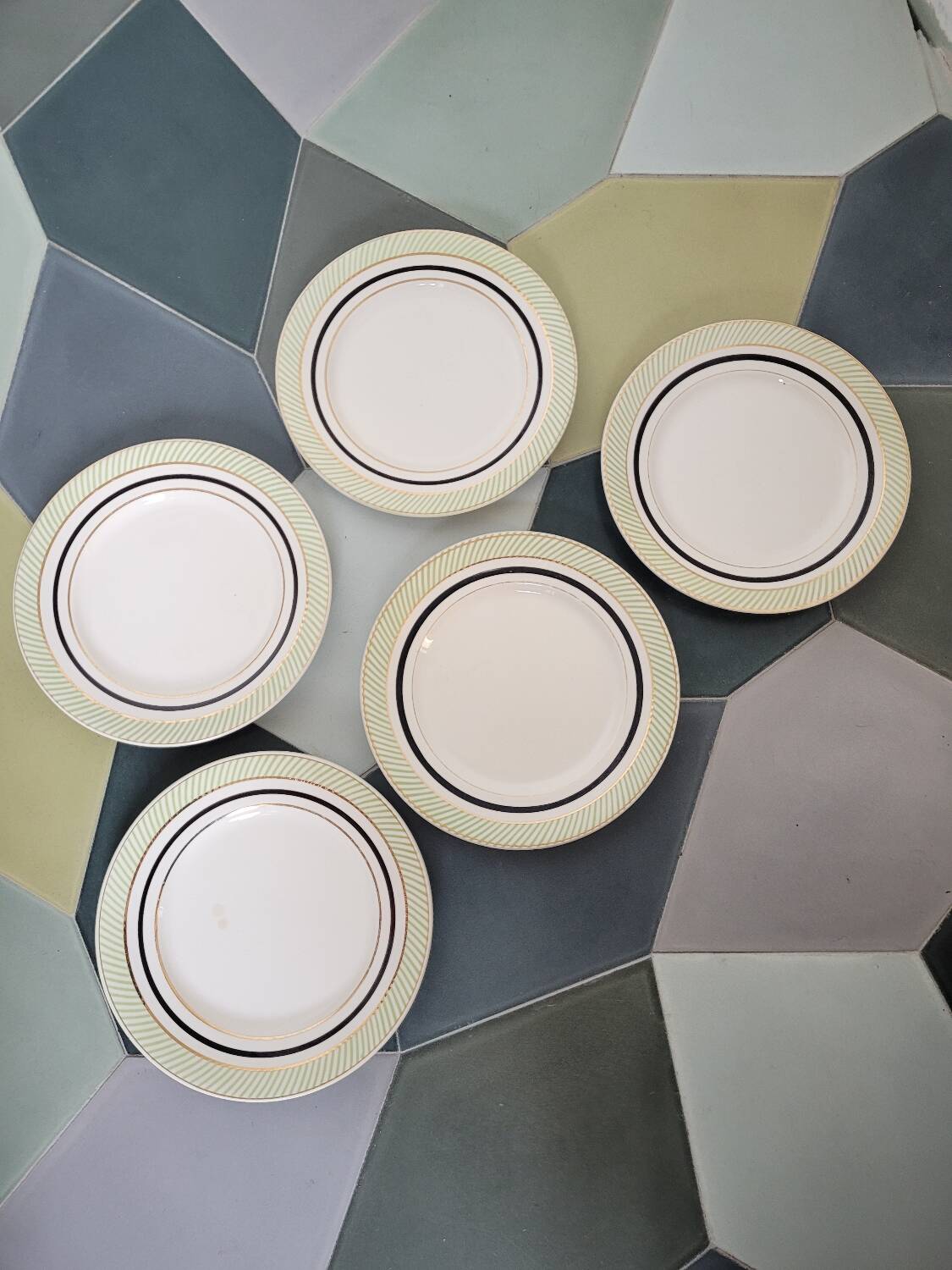 Lot n°2 of 5 Opaceline dessert plates from Salins