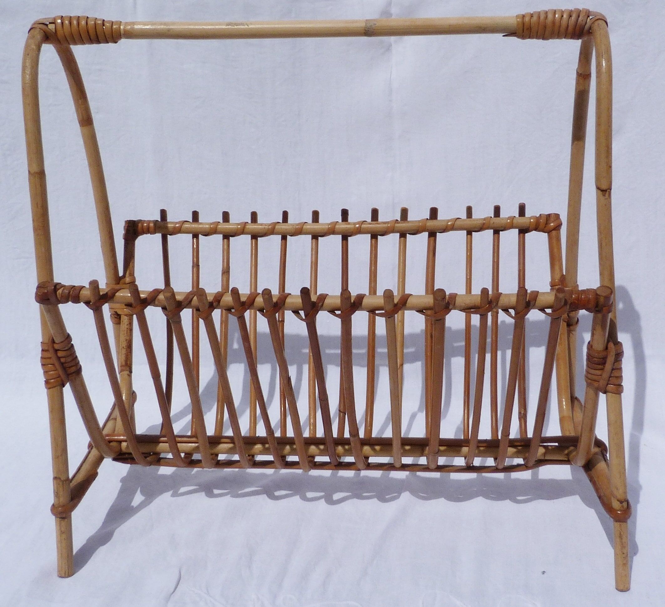 Magazine rack in bamboo